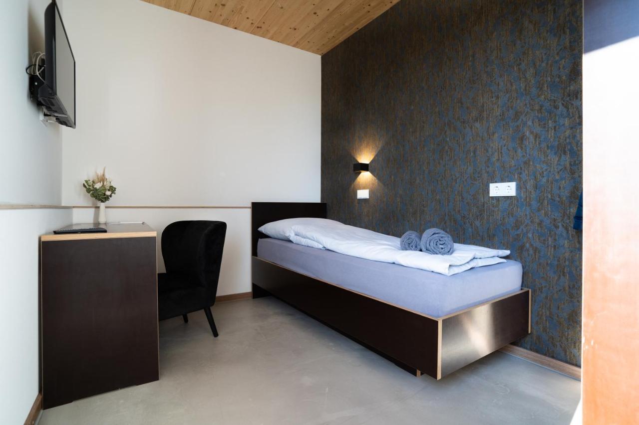 Motel Q Zimmern ob Rottweil ภายนอก รูปภาพ